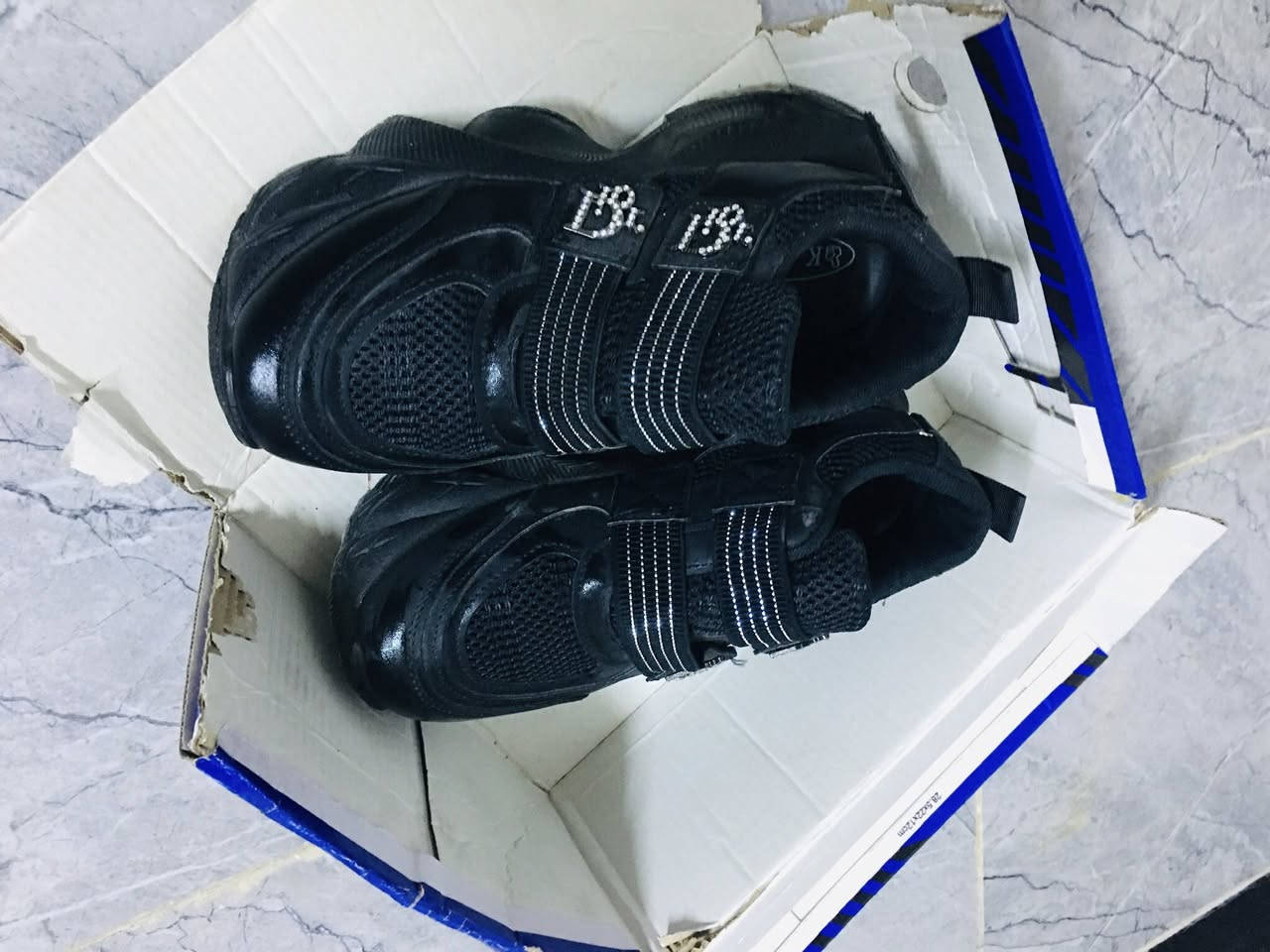 السلام عليكم
بنات هذولا للبيع الجنط اثنينهم ب٥ مملبوسين 
العبايه ب١٥ الف مستخدم قليل جدا نظافه ١٠٠٪؜ 
الحذاء اخذتو ب٢٥ اريدو ب١٥ جديد اخذتو وطلع كبير عليه يلبس ٣٨ و٣٩
الي يريدهم يرسلني الي ياخذهم شلع احسبهم ب٣٠ يعني الجنط يطلعون بلاش


**إذا كنت صاحب هذا الإعلان وتريد حذفه لأي سبب، رجاءا أرسل رسالة إلى الدعم الفني**