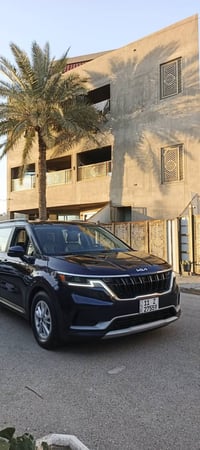 كيا كرنفال لون نيلي 2023 كلين تايتل كفالة عامة ماشية 34الف السيارة جاه...