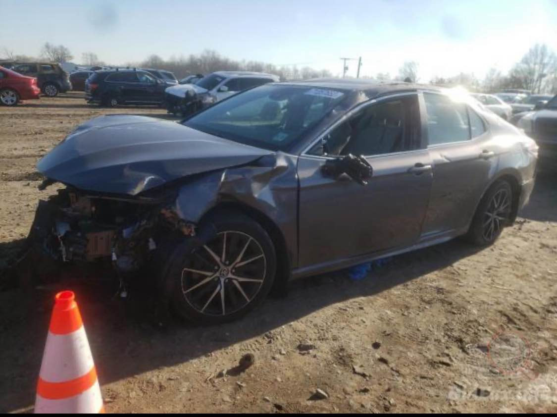 السلام عليكم 
مرواس بسياره وحتلو انطي فرق اذا عاليه بعد افظل  

كامري موديل ٢٠٢١ وارد صوره حادثهه موجودات السياره صبغ عام رقم دهوك بسمي شخصياً هزه وسنويه جدد كير مكينه صدر كله خير من الله مابيهه اي نقص تراي وين ميعجبك مواصفات se معروفه 
ماشيه ٥٦ الف وقابل للزياده مكانهه بغداد الزعفرانيه الاربع شوارع *********** سعرها ١٥٥ وبيهه مجال بغداد, العراق
