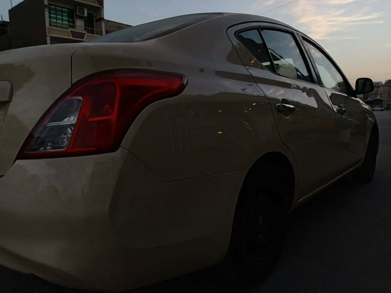 السلام عليكم نيسان 2014 مكفوله كفاله عامه ماعدا باب السايق مصبوغه فقط باقي مكفول العنوان الشعب يم محكمه رقم بغداد باسمي الاتصال ***********
