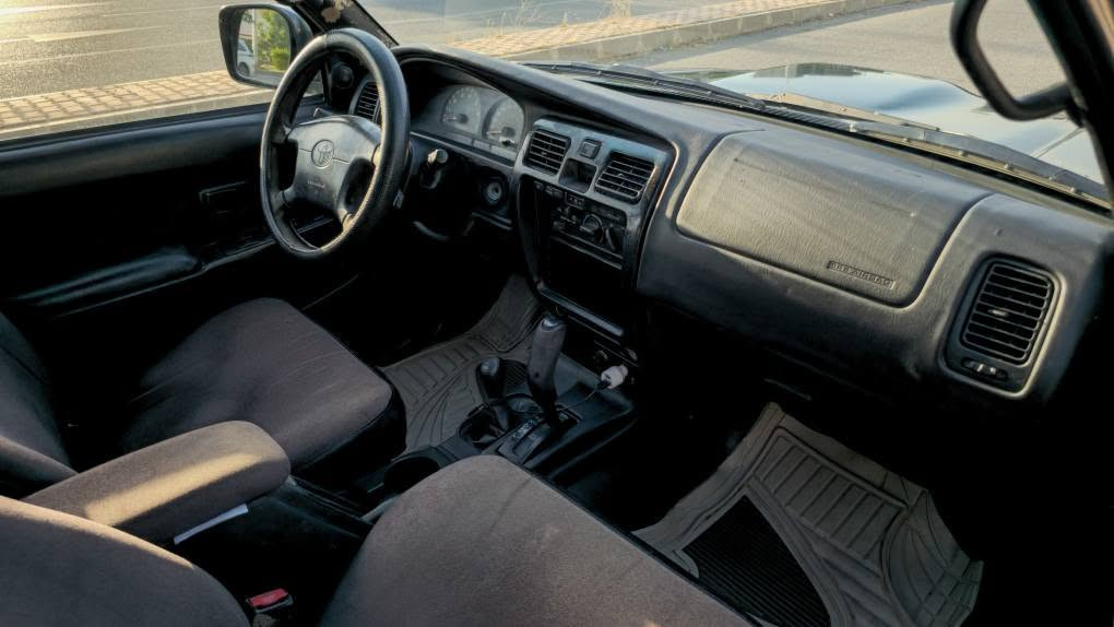 للبيع: تويوتا فور رنر (Toyota 4Runner) موديل 2000 - جيل ثالث (وارد أمريكي) 4x4

السلام عليكم أخوان، للبيع وحش الدروب:

المواصفات:

*محرك 6 سلندر گير أوتوماتيك 3.4L V6 (5VZ-FE).

*كل الدكم شغالة. الجامات كلها كهرباء وشغالة، وحتى جامه الصندوق الخلفي تنزل وتصعد ع الدكمة طبيعي. ابواب قفل مركزي مع ريموت كونترول.

*تدفئة و تبريد.

*مزودة بدعامية أمامية حديد ثقيلة. ويلات بلاك راينو (Black Rhino wheels) أصلية، وتايرات خشنة جاهزة للطرق الوعرة.

 *الكشنات والأرضية كلها مجددة و نظيفة. الصندوق الخلفي واسع كلش، والسبير بمكانه الأصلي جوة الصندوق.

 **ملاحظة** 
السيارة يجي وياها دواسات جانبية بلادية، وموجود وياها أيضاً دعاميتها الأصلية بلادي.

فتحة السقف (السلايد) مسدودة تماماً.

*السيارة مابيها خايس ومصبوغة عام بالكامل (مو صبغ الشركة)

بدي السيارة بيها عيوب بسيطة، بس السقف و والبونيد بيها معجون.

السيارة سنوية ورقم أربيل.

العنوان: كركوك 📍 

الشراي الجاد يتفضل الاتصال/واتساب مباشرة على الرقم:

*********** كركوك, العراق
