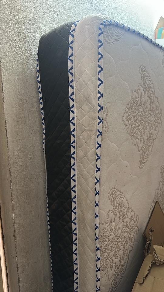 السلام عليكم 

ميز طعام + 6 كراسي جديد اسخدام شهر 

هو والكراسي قاعده حديد شي درجة اولى

باب بلاستك + قريوله حديد + مهد طفل 

جديد ما مستخدم + دوشك 220*180 ارتفاع 33 سم

طبي نفرين ودوشك تفر ارتفاع 25 سم 

الاسعار قيم بما يرضي الله واخذ

***********واتساب
