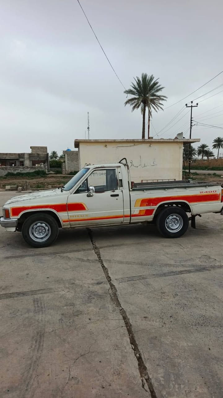 السلام عليكم بيكم تويوتا موديل 1988 رقم دولي انكليزي صلاح الدين بأسمي سيارة نظيفة بلادية تايرات جديدة وصدر جديد سنوية جديده  للتواصل على رقم التلفون......   ***********
...
...السعر على الخاص
