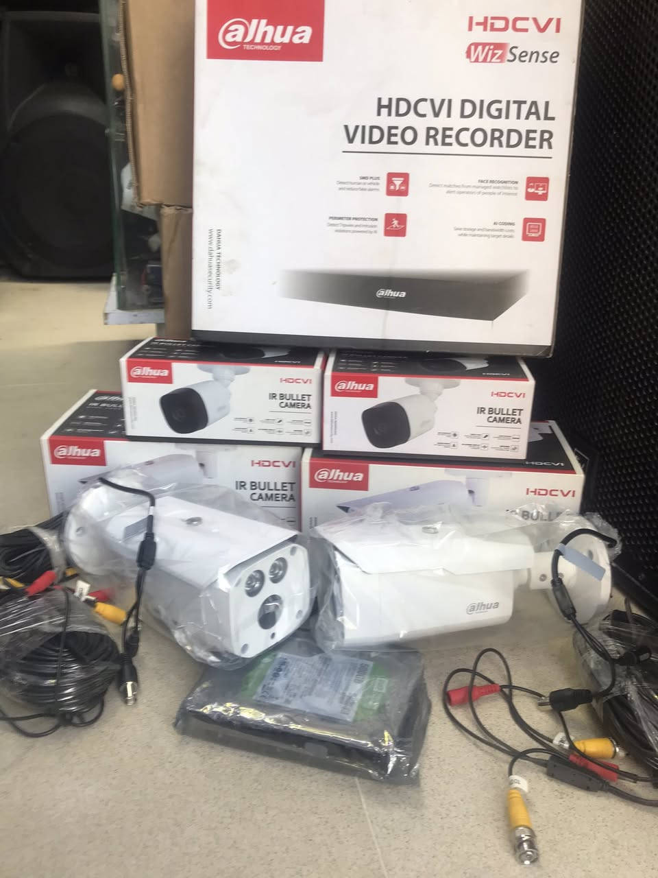 سيستم كاميرات مراقبه اصليه نوع داهوا بدقه 4 ميكا بيكسل كاميرات حديد اكبار 2 و  2. كاميرات صغيره منظومه جاهزه تعال وشد كيبل امتار 100 متر وياهن توصيل موجود***********
