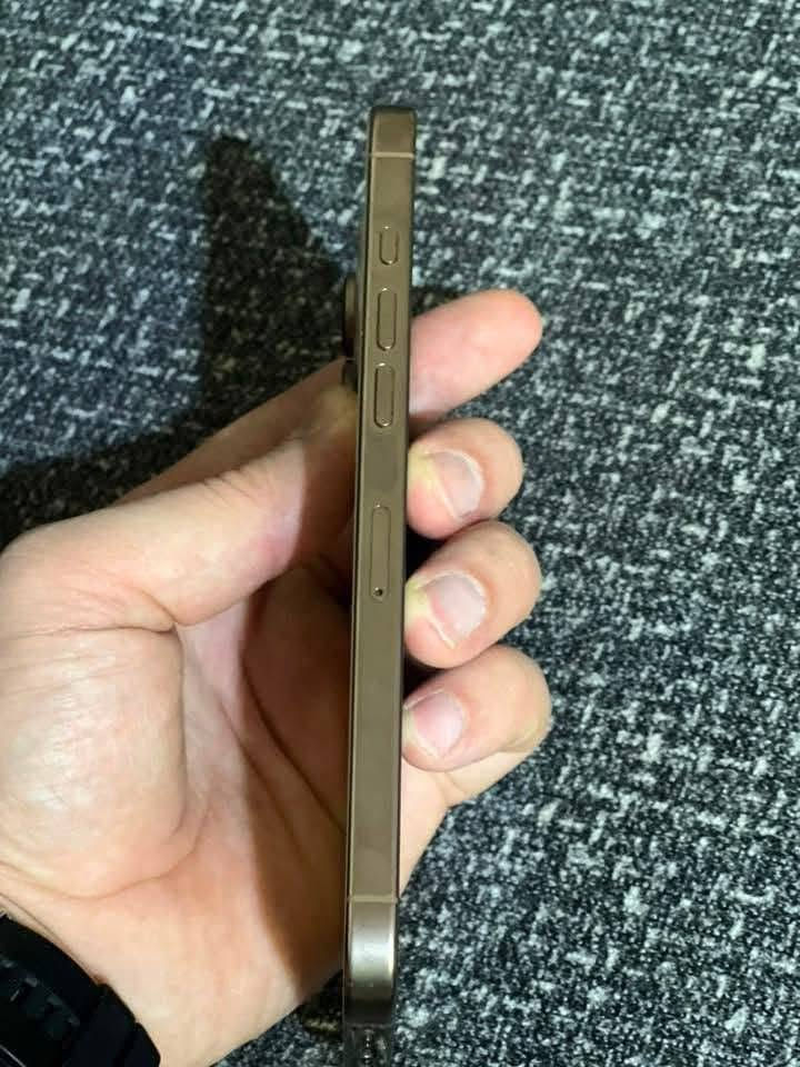 للبيع

جهاز 16برو ماكس لون ابيض مثل ماواضح بل صوره نظافه 99بس بي نقطه سوده بل شاشه اخو للجديد
كلشي مامبدل بيه ماواصل ايد صيانه بطاريه 89
سعره 800 بيه مجال

تواصل ***********
