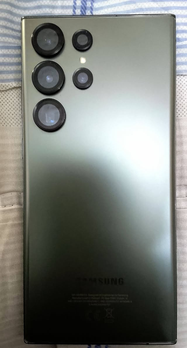 اس ٢٣ الترا مستخدم فقط ٣ اشهر 
وبي ضربه بل شاشه ذاكرته ٢٥٦ 
للاستفسار ‏‪***********‬‏ هذه رقم راعيه 
(مكلف بل نشر )
