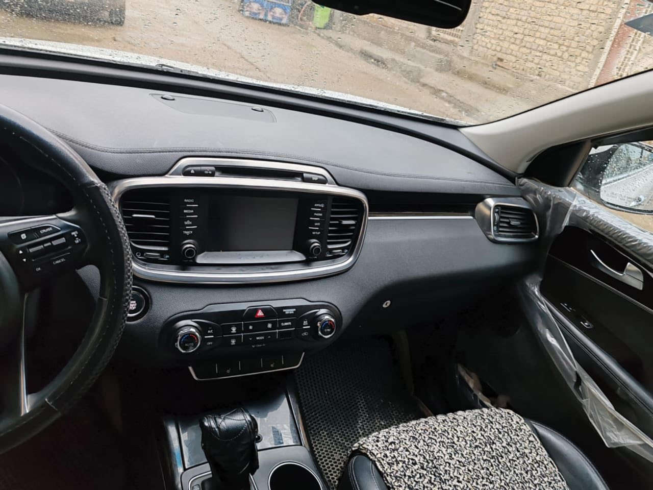 السلام عليكم 
للبيع سورنتو امريكي 2017 رقم بغداد انكليزي بأسمي 
فول عدا البنوراما
مكينه V6
حساس  خلفي 
شاشه كبيره بلادي
بصمه تشغيل وبصمة ابواب
كشنات جلد
كامره خلفي دوار
باب خلفي كهربائي
فول تحكم 
بلوتوث و AUX
لد حاجب امامي 
ماشيه 44 الف
السياره جديده وممتعوبه
ضرر فقط ربع جاملغ امامي بارد بدون صبغ بدون اي دواخل بدون ايرباك
السعر 200$
تفاصيل اكثر اتصل ***********
