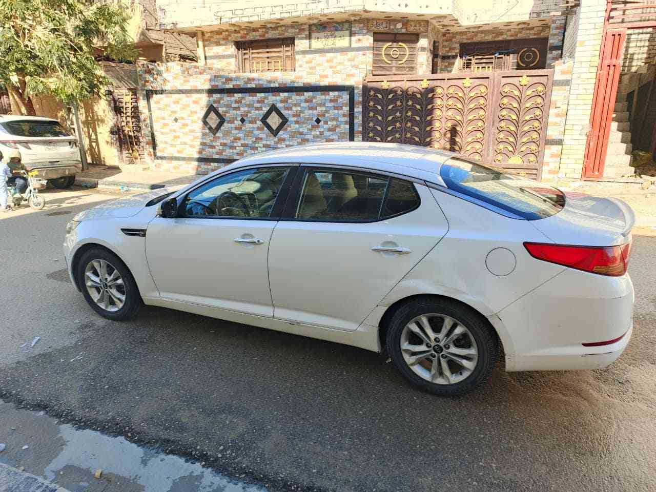 السلام عليكم سيارة اوبتيما موديل 2011خليجي 
مكينه 2000دوش تدفئه تبريد كير ومحرك خير من الله
حداديه نص عمر رقم اشبه بل مميز رباعي سعر المطلوب 130 وبيه مجال حق الجيه الاستفسار الاتصال بل رقم 
***********
