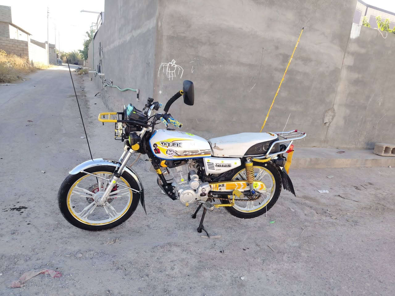 سلام عليكم
للبيع 

سيفان🏍🛵🏍🛵🛵🏍

موديل 2023✅✅✅✅

محرك جبير 🔧⚙️🔧🔧⚙️

مفتوح ✅✅🔧

كهربائيات شغال 🚥🚦🚥🚦

سلف شغال ✅✅✅✅

تخم تاير جديد ⭕🛞🛞✅✅

السعر 450 وبيه مجال 💵💵

مكانه قضاء العلم 

*********** 📲 📲 ***********
