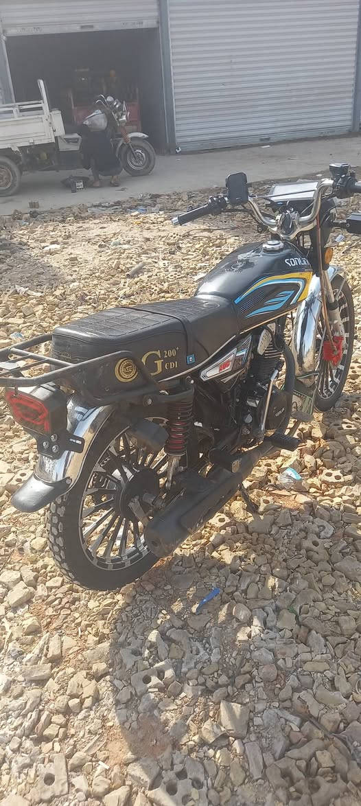 دراجة سونك 25 للبيع مكينه 200 مكينه مكفوله سكنر السعر 650 وبيه مجال العنوان بغداد النهروان رقم الهاتف ***********
