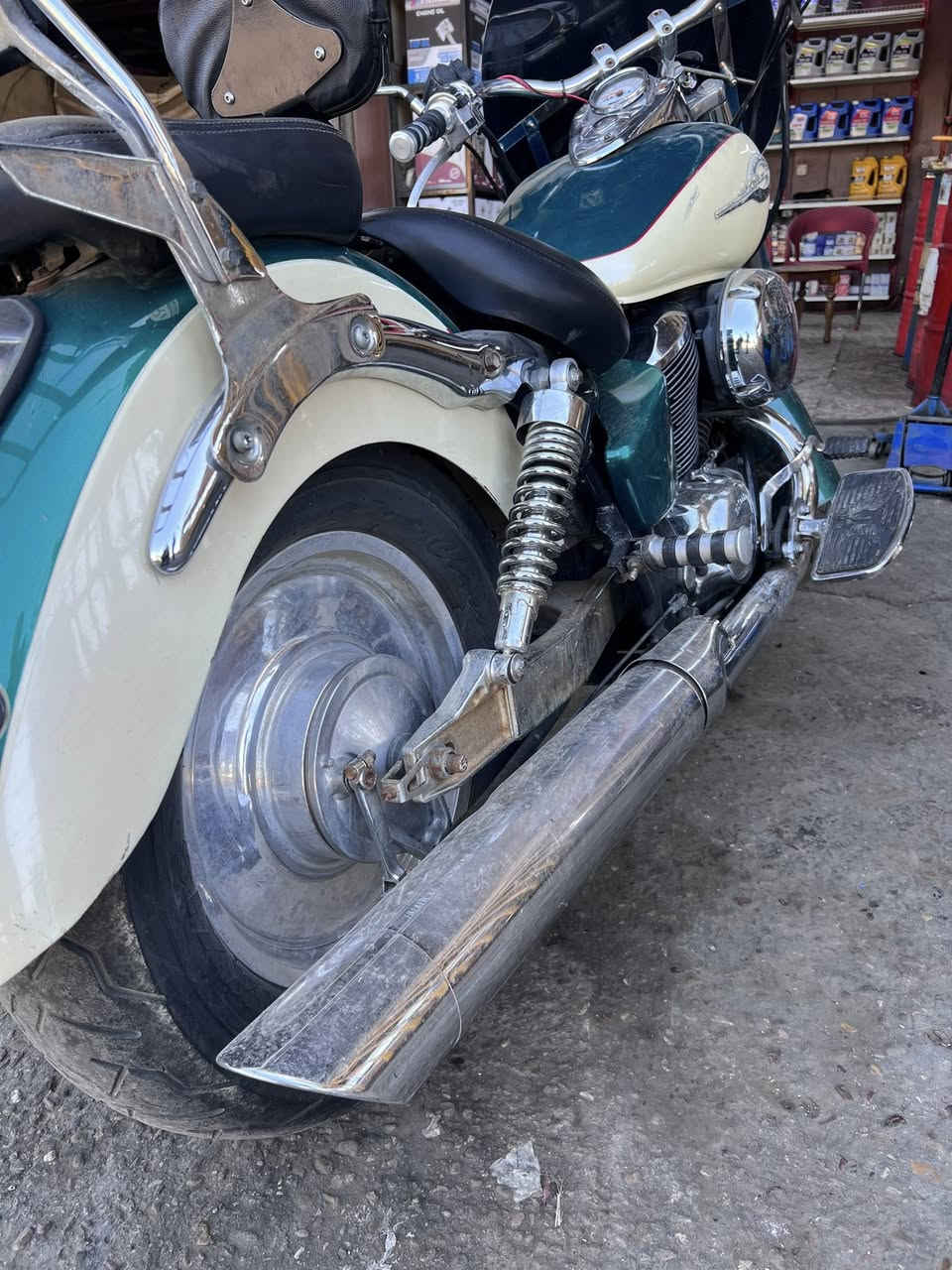 سلام عليكم هوندا شادو ٤٠٠ سعره مليون و ٩٠٠ الف
دراجه جاهزه

دبل اكزوز بلادي 

كيج حماوه 

دبل تجوه 

لايت كله زينون 

ويل كب امامي خلفي يعني جوبلس وتايرات اصلي بيرلي 

استراح رجل عريضه 

واكو وياه جنط مال هارلي ديڤدسون ابيعهن وحد سعرهن ٢٠٠ الف هنه والقواعد الي يتركبن عليهن 

رقمي *********** مكاني الشيخ عمر بغداد حاليا شايل الجنط والدرع فقط
