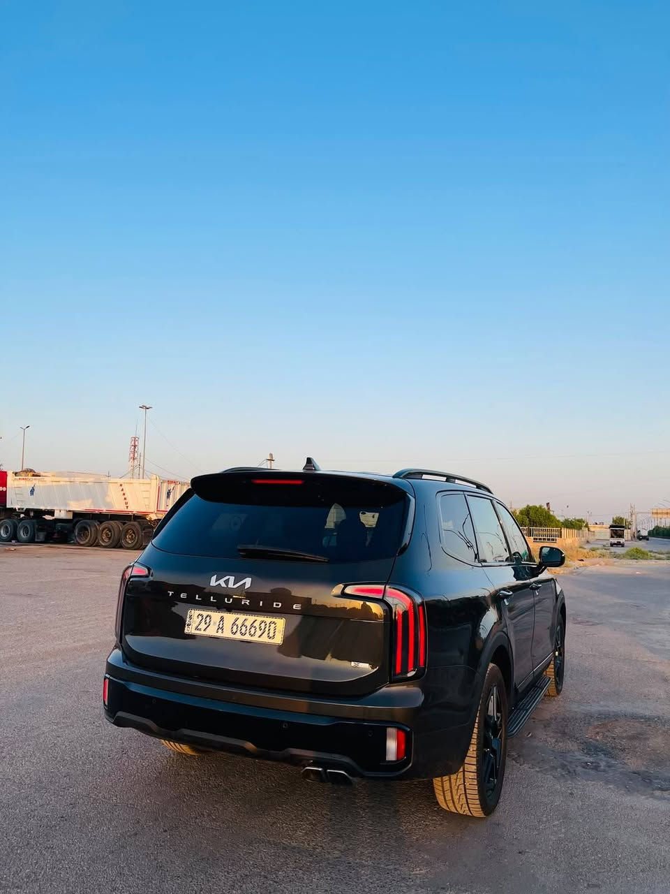 🧿🧿🧿 يرجى قراءة الاعلان بشكل كامل 🧿🧿🧿
2024 KIA TELLURIDE ..   X line  ..

           👈🏻👈🏻👈🏻 كيا / تلورايد / بانزين 👉🏻♦️ رقم شاصي السيارة موجود من ضمن الاعلان ♦️ 

            📹 مقطع فيديو تفصيلي عن السيارة 📹 

موديل :- 2024 
لون :- زيتوني       
قوة المحرك :- 3.8 بانزين GDi
عداد المسافات :- 27987 mi      
عدد المقاعد :- 7 مقاعد 
فئة السيارة :- Xline

     

♦️ شاشة نفكيشن 
♦️ تحكم مسجل 
♦️ تحكم سرعة 
♦️ رادار امامي 
♦️ حساسات 360 درجة 
♦️ حساس تحديد مسار 
♦️ اوامر صوتية 
♦️ لايت زنون 
♦️ كشاف امامي 
♦️ فتحة سقف 
♦️ مقاعد جلد مشمشي 
♦️ مقاعد تدفئة تبريد 
♦️ مقاعد كهربائية  
♦️ شاحن وايرلس
♦️ هاند بريك بصمة 
♦️ اوتو بارك 
♦️ دفع رباعي 
♦️ اوتو هولد 
♦️ مثبت سرعة 
♦️ مانع تزحلق 
♦️ صندوق كهربائي 
♦️ اشارة جانبية 
♦️ مرايات كهربائية 
♦️ مقاعد خزن ميموري 
♦️ تبريد خلفي منفصل 
♦️ نظام نقطة عميا
((إن أرضيناك فتحدث عنا، وإن لم نرضك فتحدث إلينا))
*********** //
