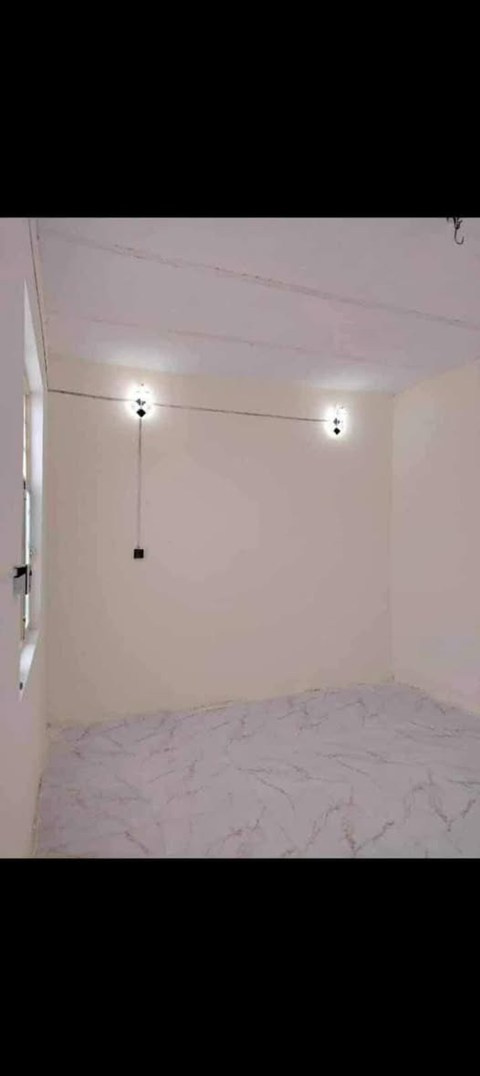 سعر اخو البلاش بهيج مكان 
بشارع مثلجات الاوائل على شارع المطار الجديد 100 متر بسعر 18 مليون 
يحتوي على غرفة وصالة واستقبال ومطبخ وصحيات بناء أساس تجعيب طابوك بناء بلوك سقف عكادة وفرشي 
للاستفسار الاتصال بمكتب الفهد للعقار *********** 
امانة الله بلغو من طرفي حلا سيف
