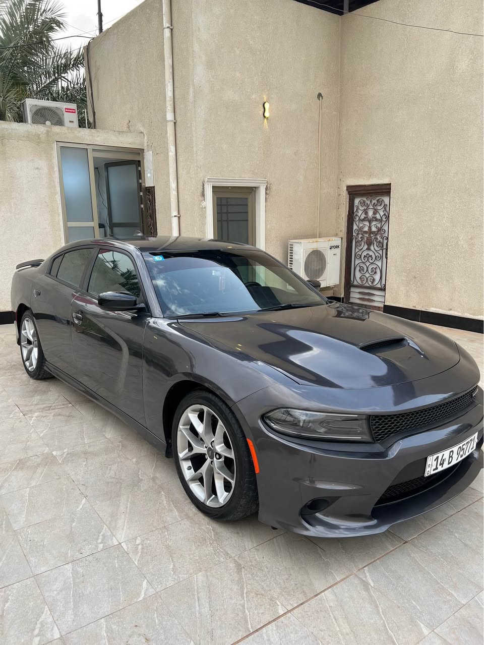 السلام عليكم 

للبيع

دودج جارجر جي تي 
Dodge Charger GT 2023
(LAST CALL) النداء الأخير ⚡️

محرك 6 سلندر 3.6
ماشية 32 ألف ميل فقط

وارد أمريكي 🇺🇸
ضربتها 3 قطع
مثل موضح بالصور
وبيها تعديل بارد باب عكس السايق ✨

مواصفات GT المعروفة 🔥

رقم بصرة إنكليزي
السنوية 2029

موقع السيارة: البصرة / أبي الخصيب / حمدان 📍

السعر: 265$
وبي مجال بسيط

***********
 *********** البصرة, العراق
