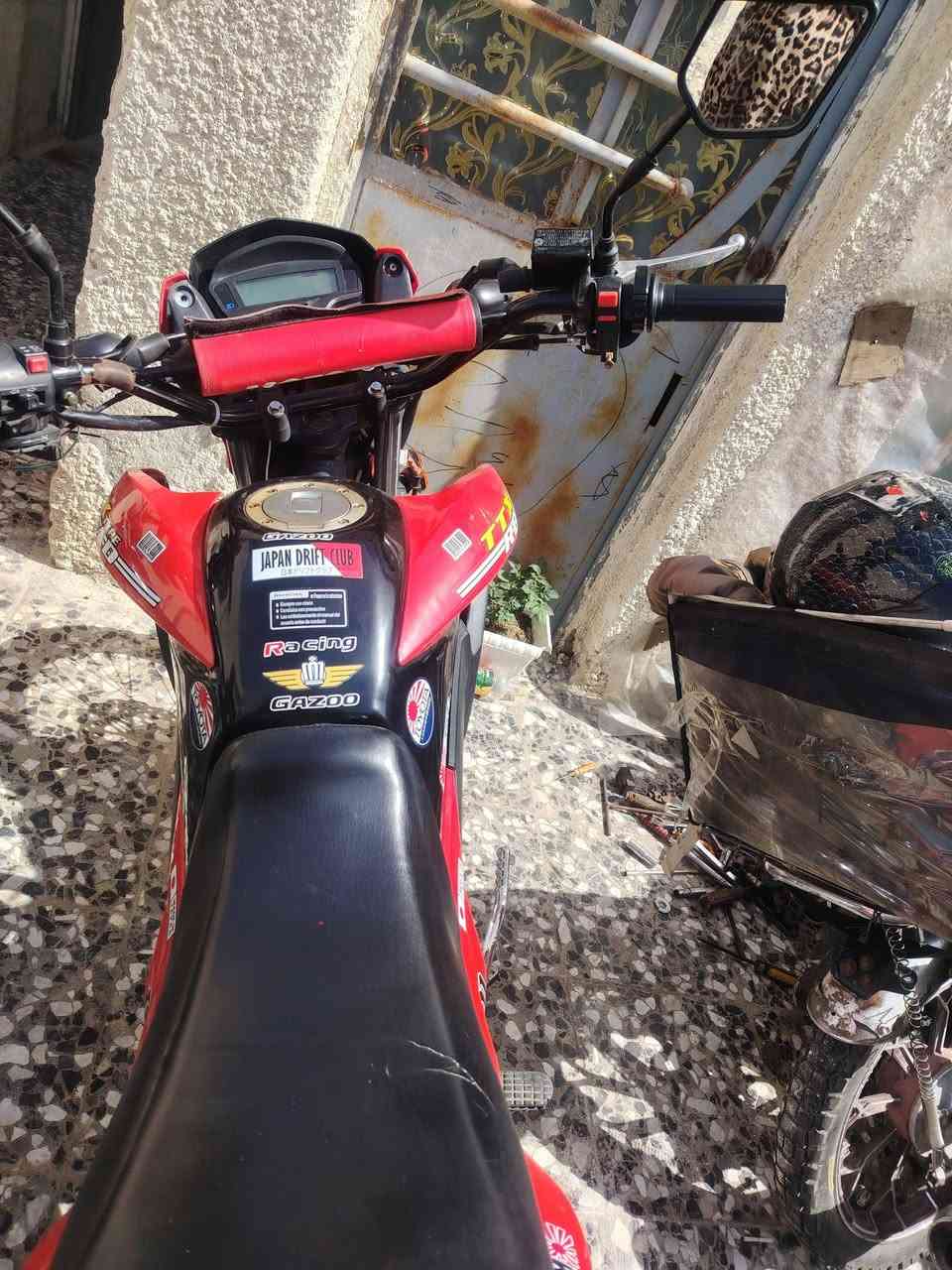 سلام عليكم دراجه قفاز رقم اربيل دراجه حلوه موديل 22داخله بل 25 دراجه سعره  1600 او مراوس بدراجه دايون  بوكسر ناصيه مكانه الحسينيه مال الراشديه  ***********
