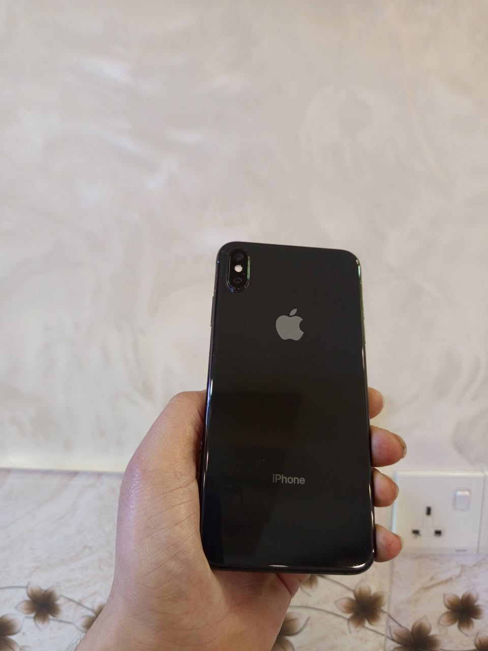 ايفون xs max 
ذاكره 256 
بطارية 100 مبدل اصلي شرط 
فيس ايدي شغال ✅
السعر 180


**إذا كنت صاحب هذا الإعلان وتريد حذفه لأي سبب، رجاءا أرسل رسالة إلى الدعم الفني**