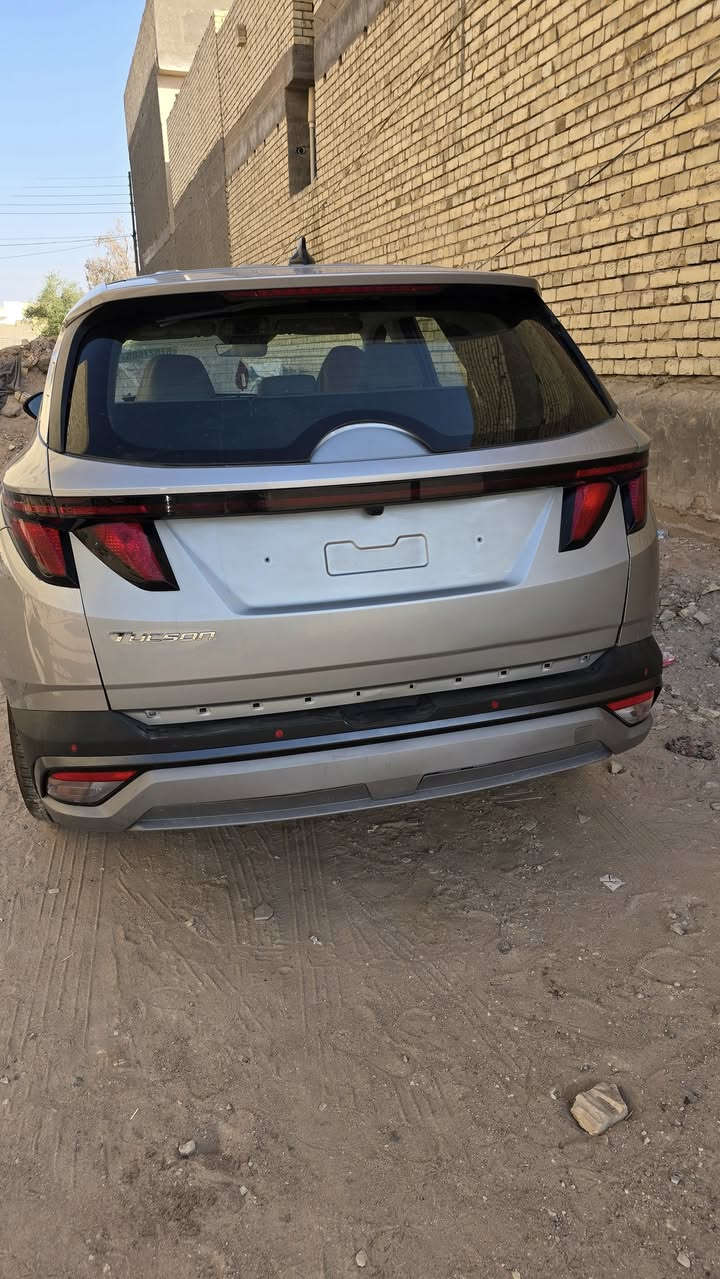 السلام عليكم توسان ٢٥ الشكل الجديد حادثها خلفي تصليح جاملغ خلفي وتبديل باب جنطة تفصيخ محرك ٢٥٠٠ تشغيل عن بعد واتو هولد ثلاث انظمة قيادة إشارة ترحيب وكامرة خلفية ورادار وتوقف ذاتي واتو هولد شاشة كبيرة متصلة وعداد إلكتروني متغير السعر ١٨٥ المنفيس بأسمي اني مستوردها متوفر واتساب ***********
