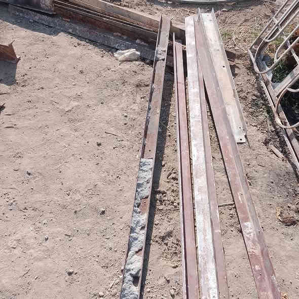 السلام عليكم بوب وشبابيك باب خارجي شياج وباب هول طلاكه وربع وباب استقبال طلاكه شبابيك عدد 3نضيف هوه وجام بس واحد مابيه جاب وهنكلاين عدد 11طول مترين اكو متر ونص مكان السده الهندية العلكايه الشارع الخير للعلم غراض توني فلشتهن هاص موجود او انتصال 0773 915 0187
