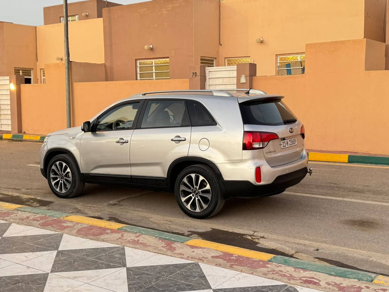 السلام عليكم
كيا سورنتو ٢٠١٤ خليجي 
رقم بغداد دولي ب أسمي سنويه لل ٢٠٢٩
كفاله عامه عدا باب السائق رش 
السياره احلى من الصور
 مكينه سته سلندر
 كفاله لا تنقيص ولا تبخير
حداديه جديده 
تخم تاير 
تبريد ثلج
السعر ١٦٧ وبيها مجال بسيط 
مكان السياره بابل الشوملي
للأستفسار 
***********
