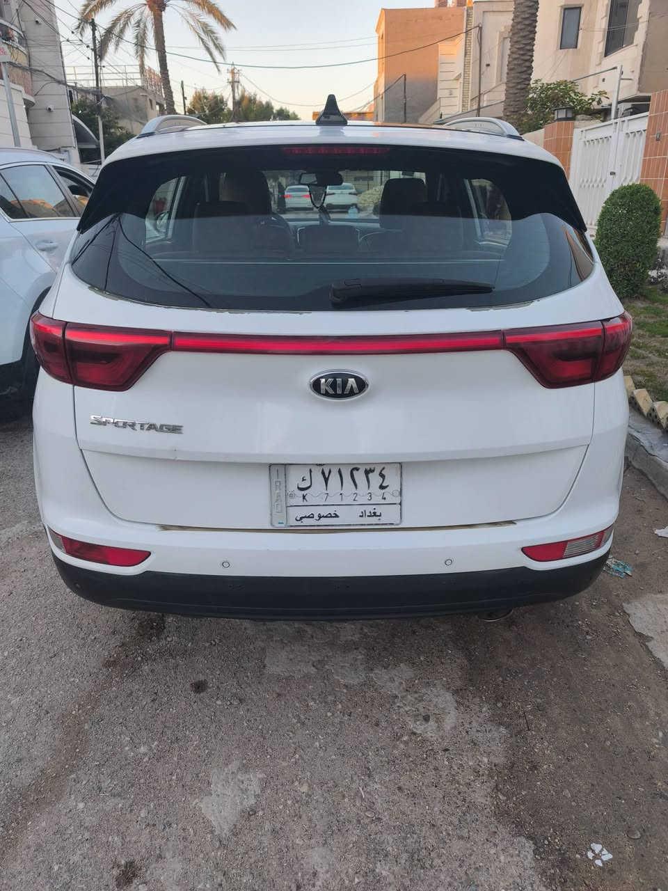 السلام عليكم للبيع او المراوس حسب القناعة
$$ سبورتج خليجي $$
1- الرقم بغداد بأسمي تحويل ثاني يوم 
2- الموديل 2017
3- اللون ابيض سقف اسود بانوراما
4- المواصفات 1/1 فول 
5- مكينه 2000 دوش ( بانزين عادي )
6- كير At
7- بصمة تشغيل 
8- بصمة ابواب مع نظام ترحيب
9- جنطة كهرباء  
10- كراسي جلد مطعم  داخل بيجي 
11- كراسي أمامية كهرباء 
12- كراسي خلفيه قابله للطي
13- بانوراما طگتين
14- 3 أنظمة سياقه Eco/Normal/Sport 
15- مانع انحدار (نظام مساعد)
16- Auto Hold 
17- حساس P 
18- مانع تزحلق
19- AWD
20- هاند بريك بصمة
21- منافذ شحن أمامي وخلفي + اواكس + شاحن لاسلكي
22- مسجل لمس 
23- شاشة اعطال بالدشبول مع تحكمات ستيرن ( اوامر صوتيه + تحكم صوتيات +كروز سرعة ) 
24- كاميرا دواره 
25- حساسات أمامية وخلفية
26- حساس مطر (تشغيل ماسحات)
27- لايت متحسس ضوء ( زنون حاليا مع وجود اللايت الاصلي )
بالأضافه لنظام تشتيت اضواء السيارات بالمري الجانبية والوسطية مع زر تسجيل
28- تخم تاير ( 5 ويل كب شركة )
 29- تخم دسكات أمامي وخلفي
 30- تبديل منظومة التبريد بالكامل جديد ( فريز + كمبريسر+ صوندات تبريد + بخاخ + راديتر تبريد )
31- تبديل راديتر وإدامة منظومة حرارة محرك  ( حماوة )
32- إدامة منظومة بانزين بالكامل مع تبديل فيتبم وقاعدة جديد 
33- إدامة غرفة احتراق وحساسات بالكامل 
34- ممشى السياره 137 كيلو
35- السعر 180$ قابل للتفاوض
ملاحظة السياره ماناقصها شي  الصور موضح بيها كل شي حتى الرصعه 
رقم الهاتف *********** للاتصال ومتوفر واتساب وفيس
