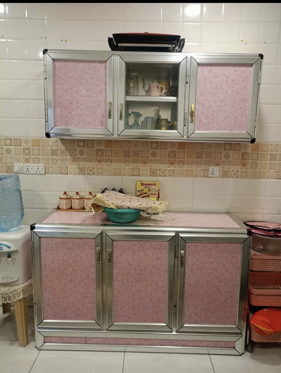 بردات عدد 2 سعر الوحدة 40 
طباخ 20
كاونتر 160
ثلاجة 100 
حي ضباط الثانيه
للاستفسار ***********
