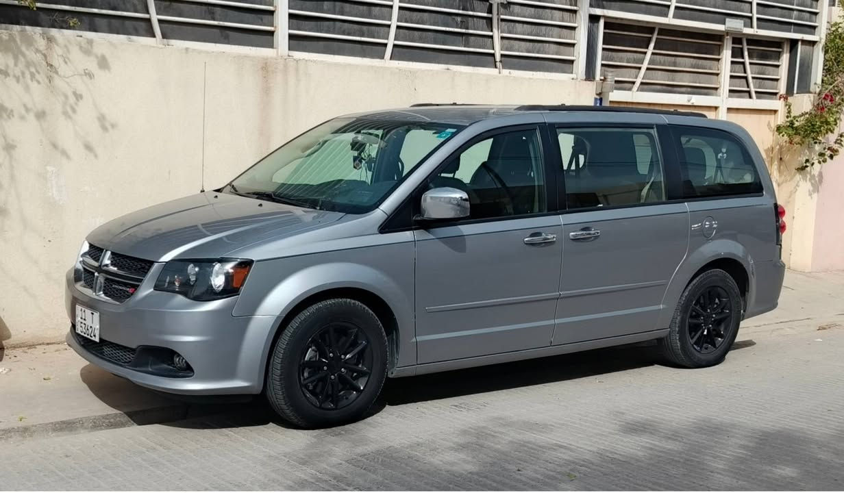 السلام عليكم دوج كرفان أكراند جديدة بمعنى الكلمة جداً نظيفة لون مميز وأحلى من الصور موديل 2016 شبه أكلين فقط قبق الجنطة بدون دواخل بدون أيرباك فول كهرباء بيبان وقبق الجنطة شاشة وسطية تبريد ثلج صور الحادث والسونار أسفل الصور السعر ١٨٥ وبيها مجال قليل للأستفسار أكثر ***********
