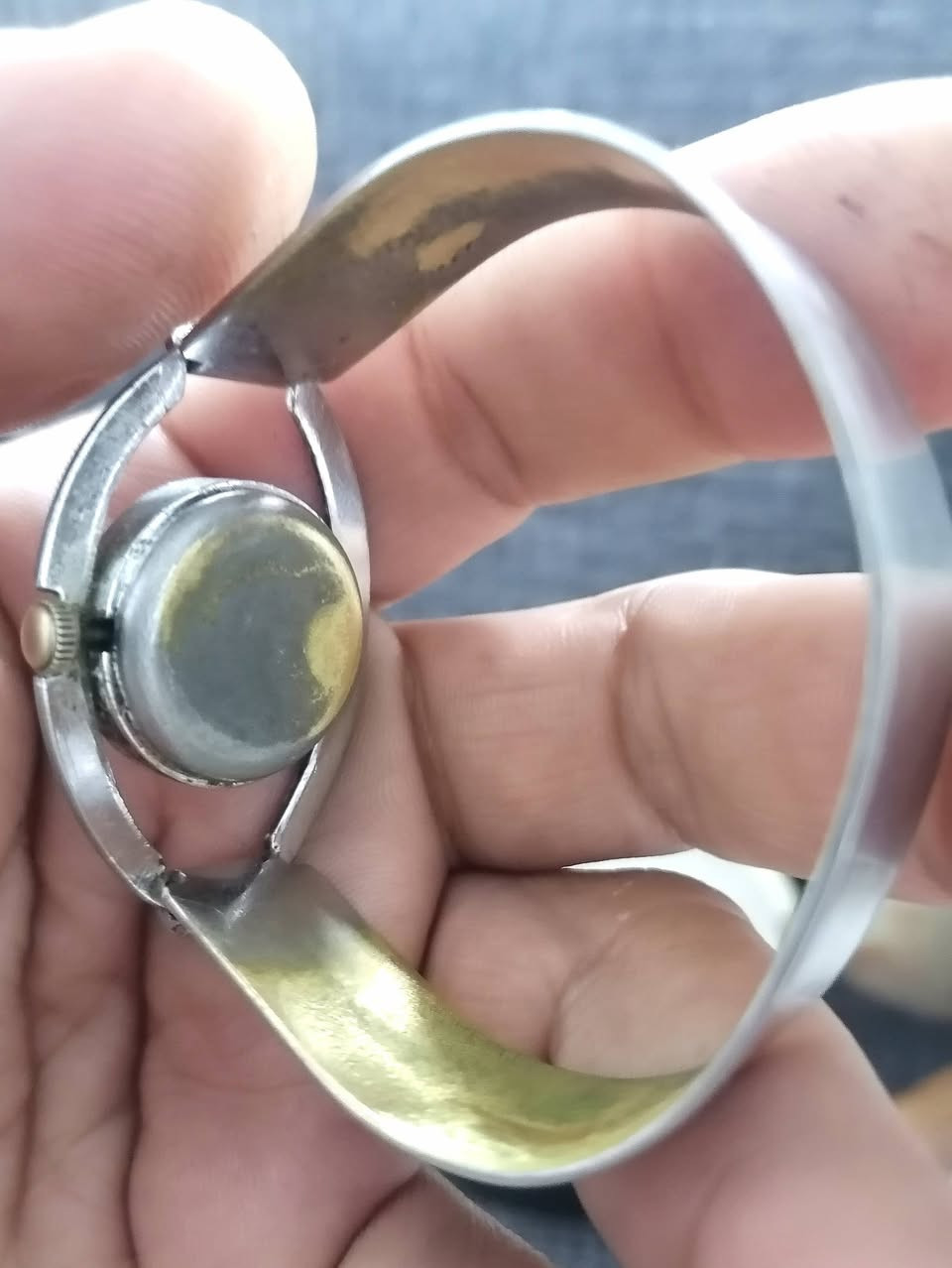 ساعة نسائية سويسرية انتيكة
ساعة انتيكة صناعة سويسرية صناعة الاربعينات تعمل بشكل جيد تعمل بنضام التنصيب ميل الثواني الصغير يعمل بدون اي خلل يتوفر توصيل


**إذا كنت صاحب هذا الإعلان وتريد حذفه لأي سبب، رجاءا أرسل رسالة إلى الدعم الفني**