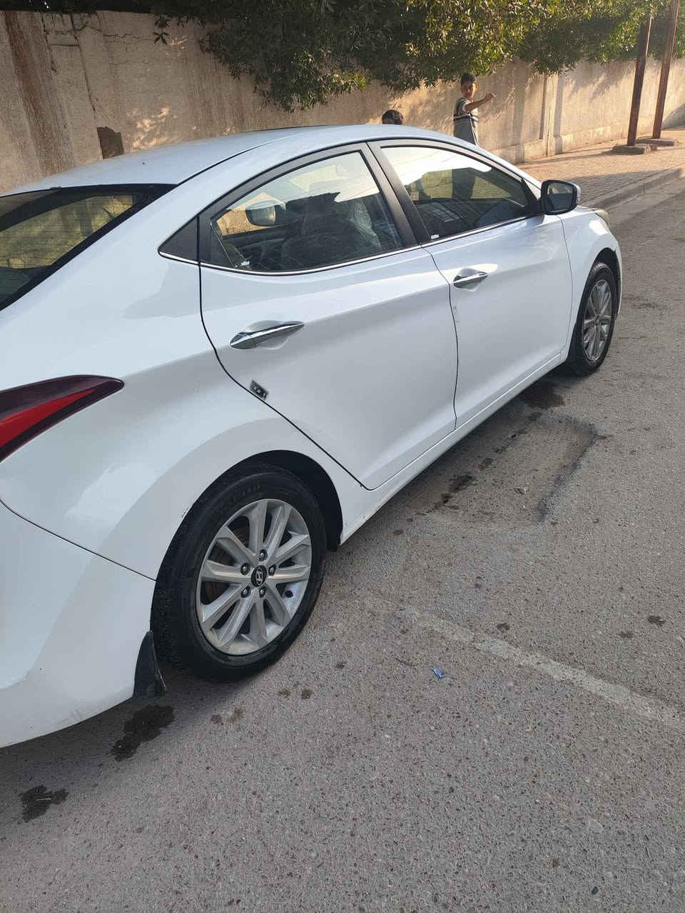 النترا 15 خليجي ماشية 237 الف بيهة صبغ نص بنيد واكعة عليهة طابوكة يعني مو حادث السيارة كاملة تبريد ثلج  السيارة باسمي للبيع او مراوس بشي اقل المكان بغداد العامرية السعر 125 وبيهة مجال للاستفساار *********** Colombo, Sri Lanka
