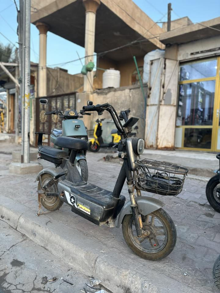 دراجة حجم 14 للبيع نضيفة كهربائيات كلهه شغالة نمر گلوبات أشاير يمنى يسرة بطاريات عدد 4 جدد 
شغالة كاملة ومكملة جاهزة من كلشي للبيع ب150 الف قفل ***********
