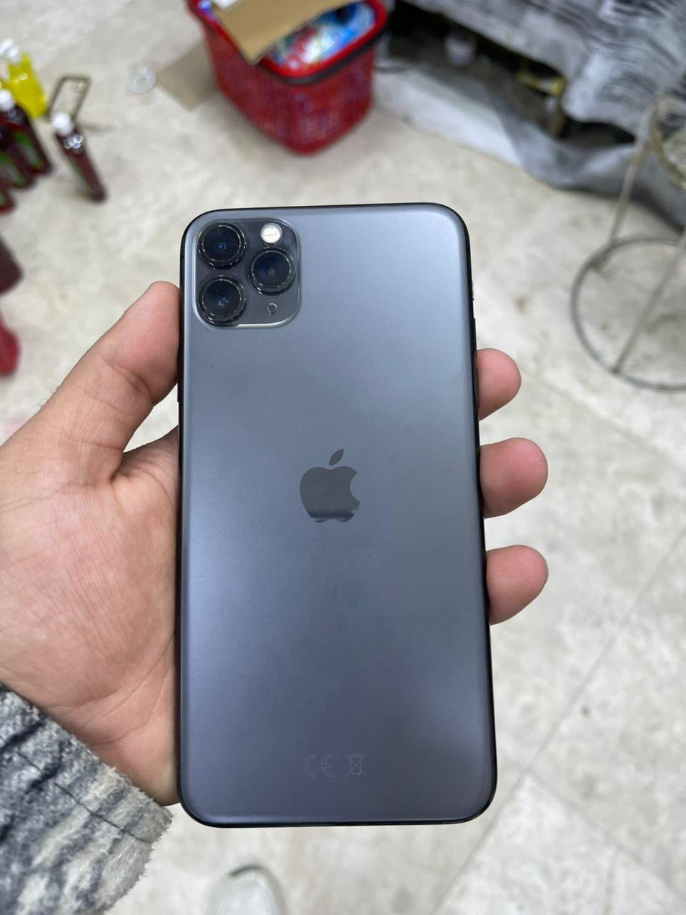 ايفون 11 برو ماكس سعر 250 وبي مجال  ***********
