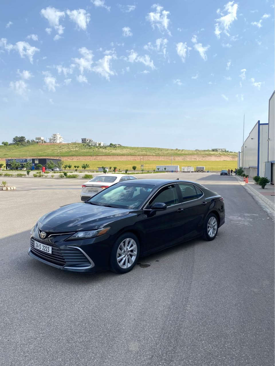 Toyota Camry LE 2022 
سيارة حيل نظيفة بدون دواخل بدون ارباك 
ضررها فقط بولنيد تبديل شريكة و واحد باب كلير 
ماشية ٧٤ الف ميل 
رقم و السنوي جديد 
تحويل و وكالة بشرط 
سعرها بلاشش ١٧٤$ ورقة و بيها مجال 
للمزيد من المعلومات اتصل على هذا الرقم 
كورك - واتساب 
(***********) Singapore
