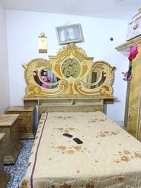 غرفه للبيع نضافه 90 % السعر 800 الف  تواصل واتساب 07719343177