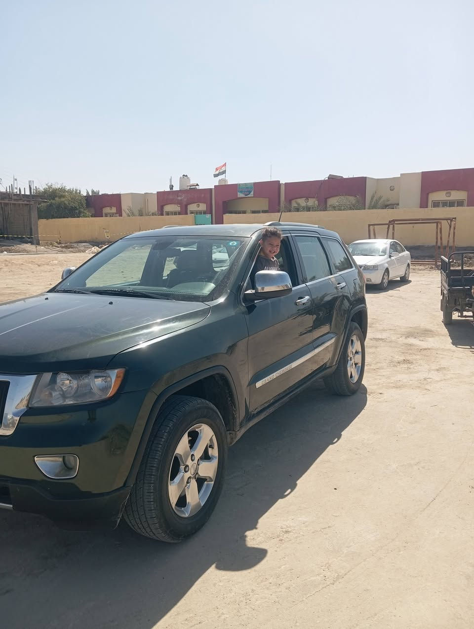 موديل ٢٠١١ بسمي بيها صبغ صفحه اليسار فقط بدون دواخل والباقي كفالة عامه السعر ١٣٠ ورقة مكان السيارة الديوانية الاتصال ***********
