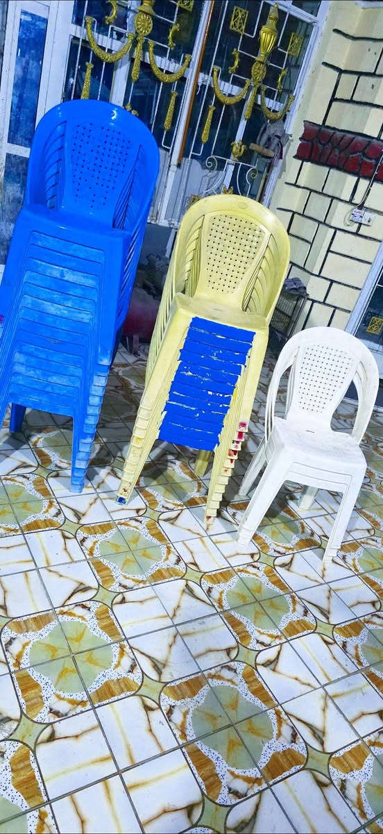كراسي للبيع العدد ٣٠ الشراي يجي خاص او ينتصل عله الرقم ***********العنوان حله السعر انتصل وتدلل

