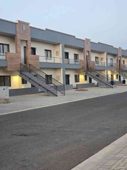 🏠 شقة للإيجار في مجمع بوابة الكاظمية 
المساحة 130م2 
الطابق الأول
🔹 الإيجار: 500 ألف
🔹 الخدمات: 70 ألف
للاستفسار والتواصل:
📞 ***********
