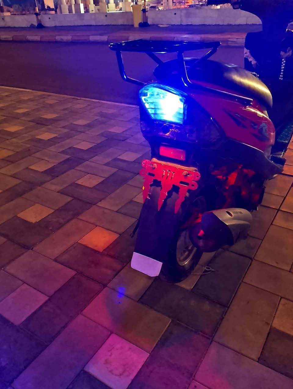 سلام عليكم دراجه لبيع كفاله  عامه من محرك كهربائيات محرك 49دراجه خير من الله بس كفر تجاري عنوان كوت رقم‏‪***********‬‏
