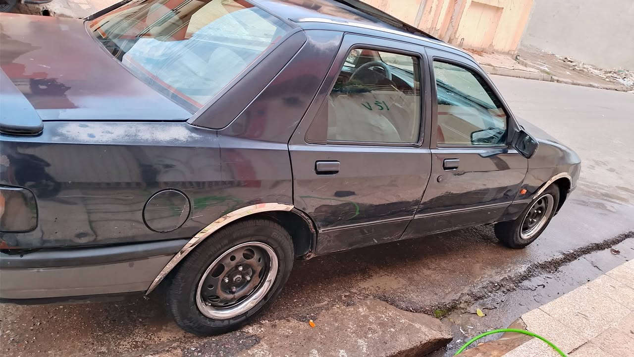 فورت سيره محرك 20 قبغ اسود المرغوب محرك وكير خير من الله سيارة نظيفة مال بيت رقم الماني باسمي شرط التحويل والوكالة طخم تايرات اربعة جديد السعر 22  مكلف بالنشر خاص مزدود اتصل ع رقم ***********
