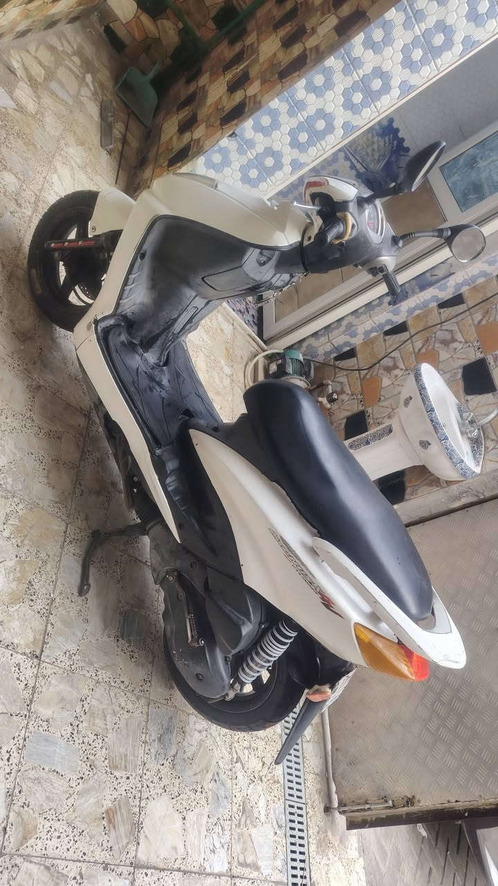 سلام عليكم سكنس كوري نثيه ١٤٠ للبيع مكان بغداد ام كبر والغزلان 
ما بيها اي نقص كلشي شغال 
لايتات +هورن +سلف+ هندر +اشاير +  كلشي شغال 

السعر 550 وبيها مجال 
اتصال رقم ‭***********
