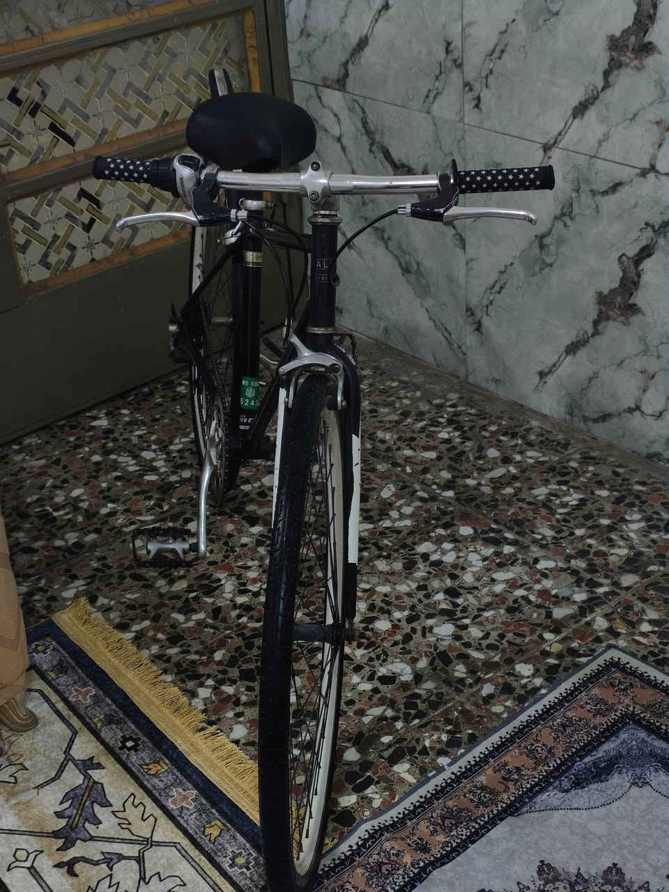 السلام عليكم بيسكل للبيع نوع c700 البيسكل نضيف جدا ومابي اي نقوصات والبيسكل بالمشي خفيف وبي عكرب وتايرات وجوب جدد السعر 70 وبي مجال عنوان بغداد مدينه الصدر للاستفسار الاتصال او المراسله على الرقم ***********
