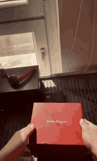 سلفاتوري فيراغامو • سير جلد أصفر • علبة أصلية