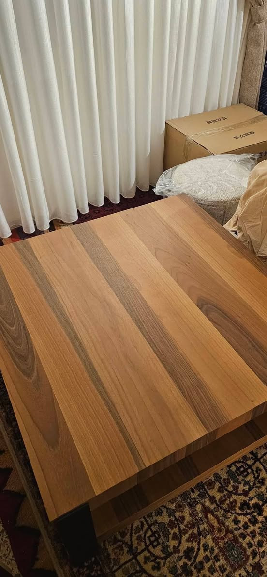 عندي ميز وسطي مال استقبال جديد 1.5 × 1.5 و سيت 3 طبلات وياه بلون خشب صاجي .. اريد ابيعه لان اجاني هدية و ما ناسب مساحه المكان مكاني بغداد ....
***********
