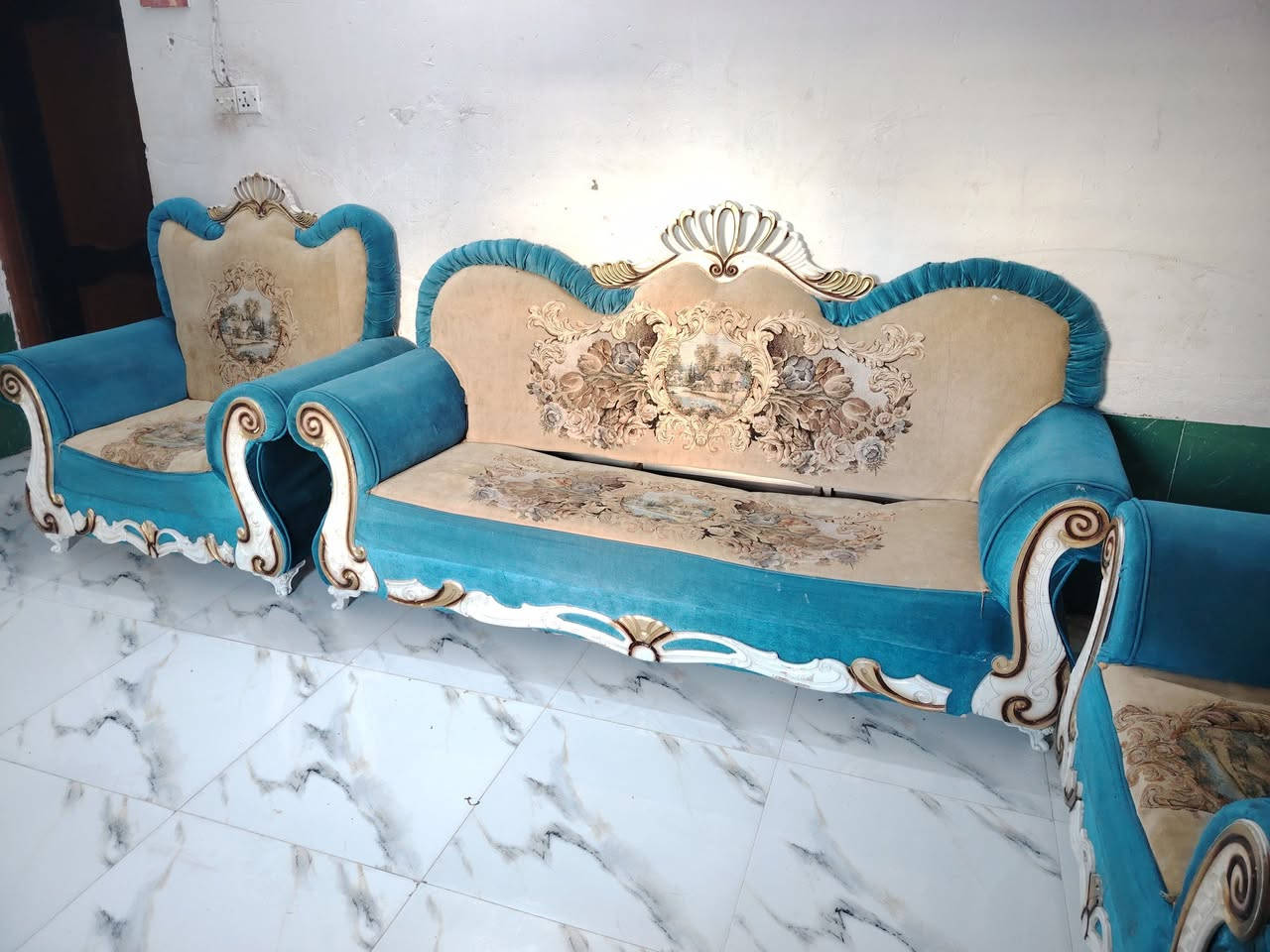 السلام عليكم
قنفه واثنين كراسي نضاف للبيع السعر ٦٠ وبيهن مجال


**إذا كنت صاحب هذا الإعلان وتريد حذفه لأي سبب، رجاءا أرسل رسالة إلى الدعم الفني**