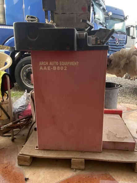 لە رەسمەکەیا جۆنەوە ئاوایە جیهازی بڵانسی تایە  
بۆ فرۆشتنەوە نرخی 4 وەرەقە و نیو و مەعامەلە هیجی لی نازانم 

0770 252 6067
