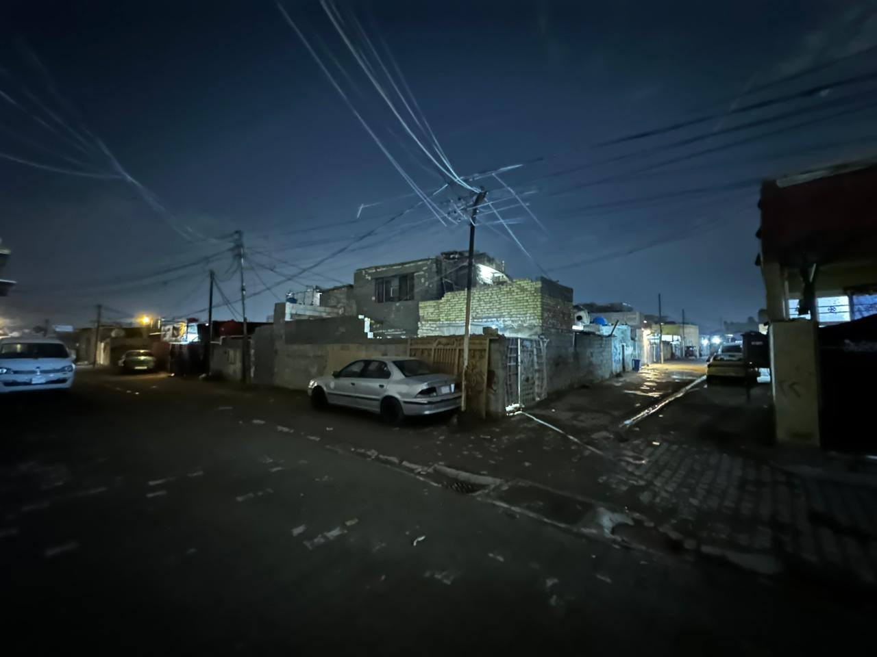 السلام عليكم بيت للبيع مساحة 150 ركن واجهيه 10 النزال 15 المنطقه حي الصدرين مقابيل محكه الشعب قريب علئ شارع العام المنطقه كامل الخدمات البيت يحتوي على 3 غرف وصاله ومنور و2حمامات ومطبخ وكراج كبير 40 متر
الرقم الهاتف:***********
واتساب متواجد مازنجر متواجد
سعر 80 وبي مجال حك الجيه وبخدمتكم
