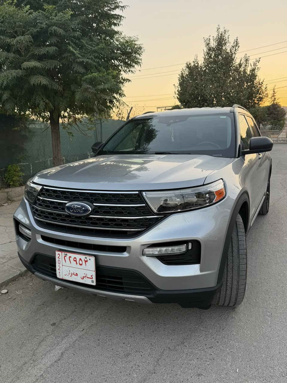 Ford explorer 2023 xlt
مواصفات معروفة 

ماشية ٤٩ مايل بامريكا 

والحادث خفيف بدون ايرباك

بس قبغ الصندوق مضروبة بدلت بلادى يعنى السيارة مابى قطرة صبغ حتى الدعاميات بشرط

السيارة كاتى يعنى  شهرين لترقيم ضمان

والسعر 235 ورقة  ماكو بهيج السعر باسوك 

كير محرك كارباييات كلها بشرط👌👌

مكانى بالسليمانية
***********
***********
