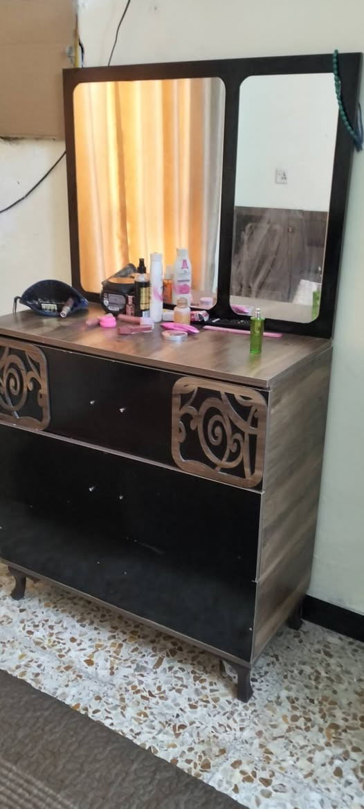 الكاونتر ب200
الغساله شغاله بس كير بوكس ضعيف تفتر جه وحده ب100
غرفه نوم وياه دوشك ب175
مجمده كلش نضيفه 325
انفينتر طن تحكم امبيريه ب200
براد شغال بارد ثلج بس الدكمه واكعه جوه ب50
الغزاليه ***********
