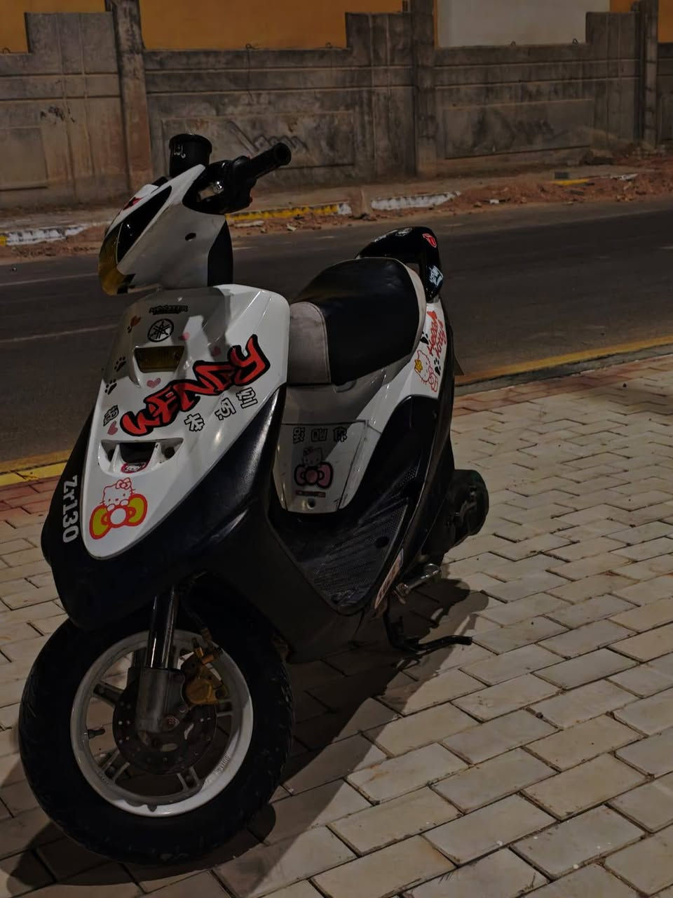 سلام عليكم مراوس ب أربعة كير أوراق حتلو اطي فرق 
او بيع 450 وبيهة مجال 
دراجة ZR خبط
عليها تزويد كلة اصلي
قبق عنبار NCY بلاد
ملقط بريك خلفي NCY بلاد
كلج خلفي NCY بلاد
يدات بريك KOSO بلاد
عداد من شركة ZERO 
صدر امامي رياضي بلاد
تطوالة دبل خلفي رياضي 
ويل كب نجمة اصلي ثقيل بلاد 
فچ دسك برمبو بلاد
كفرات موشمة 
مكينة ناعمة تخبل ما مفتوحة بلاد
شلعة معدل فول
كهربائيات كلهة كاملة
لايت امامي زنون عالي ناصي رماش 
نكرة سلف ب اي وقت
حالين باتري كاعد مالتهة تشتغل هندر واحد شوكت ما چان
مكاني كربلاء 
***********
