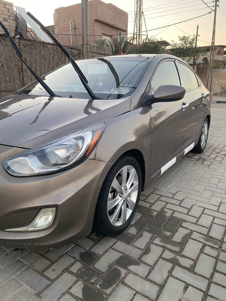 السلام عليكم هونداي اكسنت للبيع 2013 ضررها من امريكا جاملغ وبنيد وبيها طخة بالداير الي فوك التاير خلف السائق بعدها مامسويها حدادية تخم تاير كلة تمام تبريد شغال مكينة 1600 بيها خيط تبخير بدائي وهنا بالعراق انصبغت عام اثر جراد مكفولة قمارة وتكم وعيب شرعي سنوية 2026 سعرها 70 وبيها مجال مكانها بصرة للأستفسار ***********
