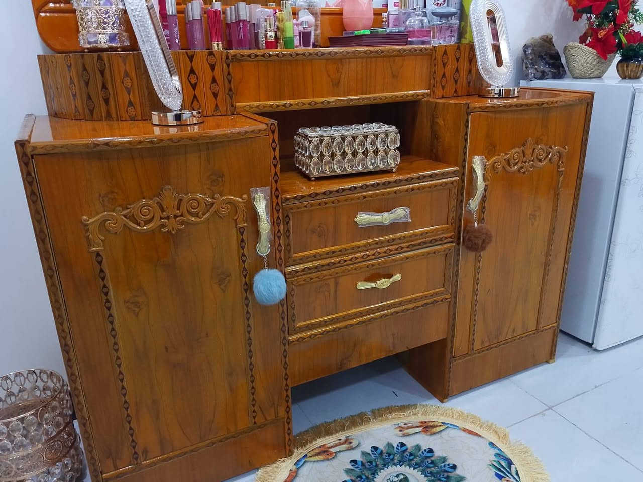سلام عليكم غرف عراقيه اخت جديده مستعمل قل 
من ربع تشهر البيع بكانه بغداد مدينة صدر 
*********** السعر 850وبيه مجال الله شاهد جديد

