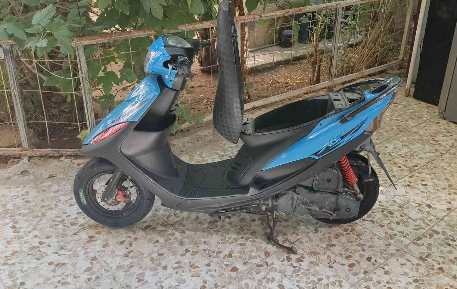 دراجة ماكس عدلة
مكينة بلاديه برغي ما مفتوح بيها
كفرات تجاريه+ موجودات اصليات بيض
صالنصه اف ام رياضي
باقي تفاصيل موجوده بالصور
السعر 800 وبيها مجال 
الرقم
***********
بيه واتساب
